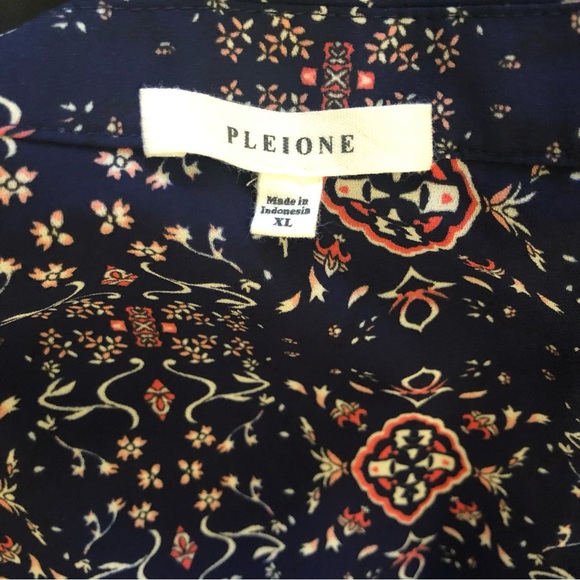 PLEIONE women’s v-neck floral front button top - Picture 7 of 7